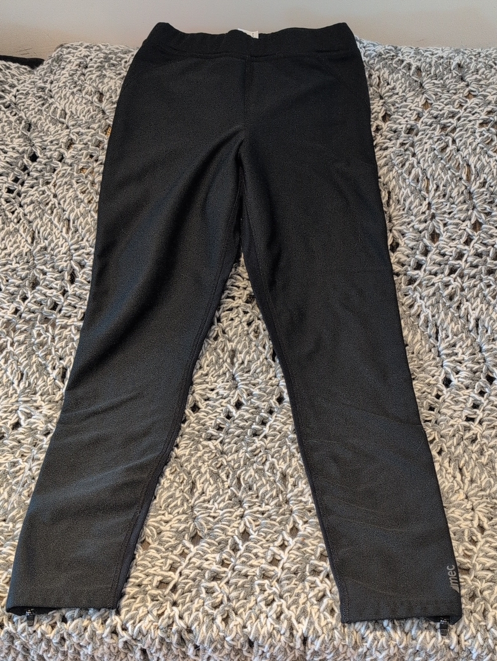 532 - MEC Black Performance Pants | Women's Athletic Travel Outdoor Pants | Zips - Picture 2 of 9